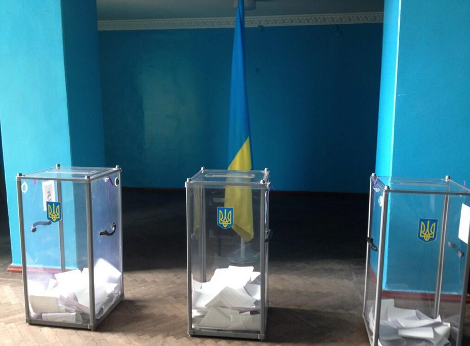 Εκλογές με πολυβόλα στην Ουκρανία: Τεθωρακισμένα στους δρόμους και ένοπλοι στα εκλογικά τμήματα [εικόνες] | iefimerida.gr 5