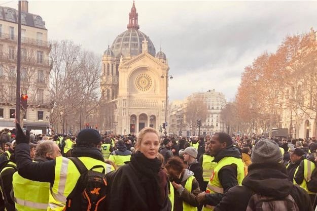 Ζυλιέτ Μπινός και Μαριόν Κοτιγιάρ διαδήλωσαν στο Παρίσι, το Σάββατο [εικόνα] | iefimerida.gr 4
