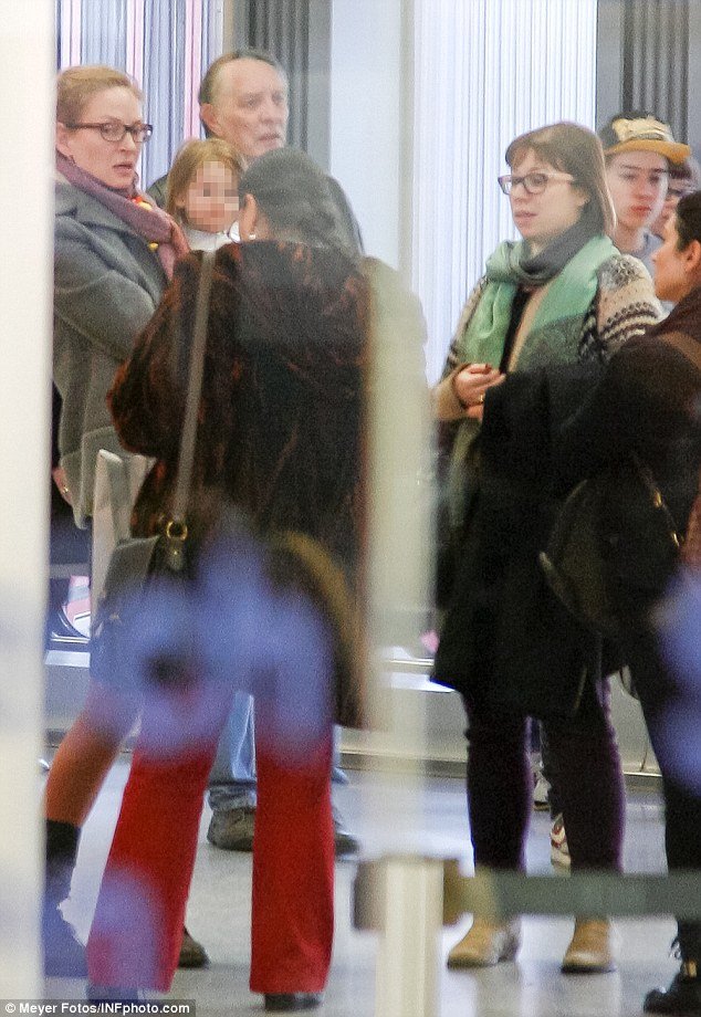 Αγνώριστη χωρίς μακιγιάζ η Ούμα Θέρμαν -Δεν φοβάται να τσαλακωθεί [εικόνες] | iefimerida.gr 0