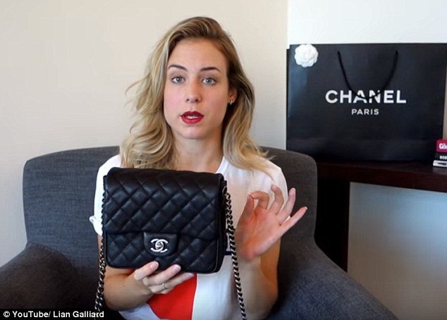 Ξετύλιγμα, η νέα τρέλα στο Instagram -Ανοίγοντας αργά τα πακέτα με τις τσάντες Chanel, Gucci... [βίντεο]  | iefimerida.gr 0