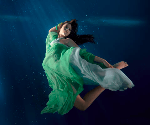 Υποβρύχιες επιδείξεις μόδας που κόβουν την ανάσα [εικόνες] | iefimerida.gr 3