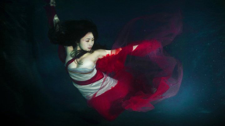 Υποβρύχιες επιδείξεις μόδας που κόβουν την ανάσα [εικόνες] | iefimerida.gr 6