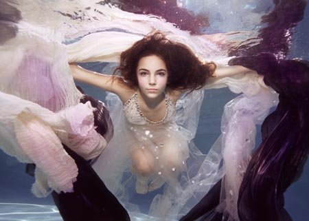 Υποβρύχιες επιδείξεις μόδας που κόβουν την ανάσα [εικόνες] | iefimerida.gr 7