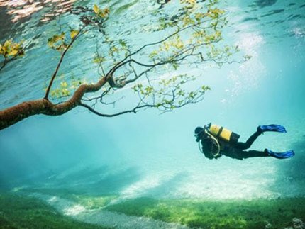 Eνας μικρός παράδεισος στην Αυστρία - Υποβρύχιο πάρκο βρέθηκε κάτω από λίμνη [εικόνες]  | iefimerida.gr 0
