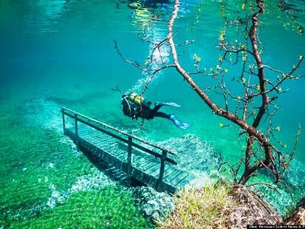 Eνας μικρός παράδεισος στην Αυστρία - Υποβρύχιο πάρκο βρέθηκε κάτω από λίμνη [εικόνες]  | iefimerida.gr 2