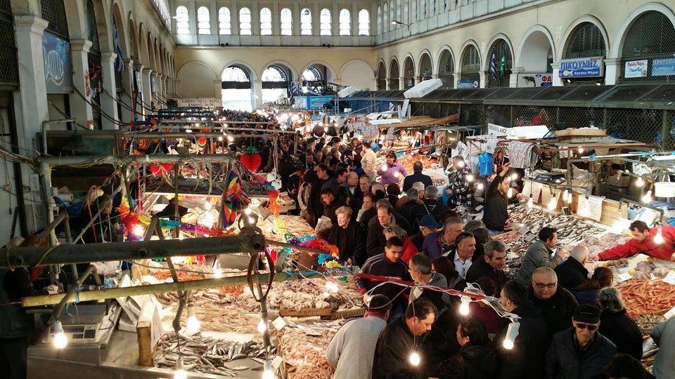 Γέμισε κόσμο η ψαραγορά [εικόνες] | iefimerida.gr 0