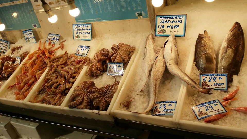 Γέμισε κόσμο η ψαραγορά [εικόνες] | iefimerida.gr 7