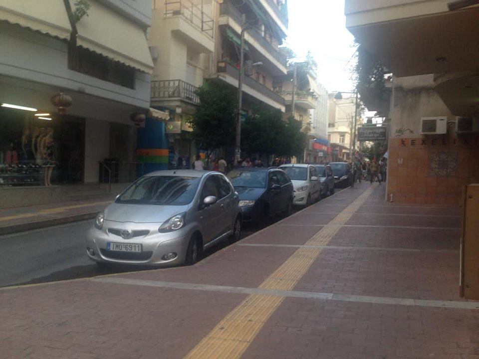 Νεολαία ΣΥΡΙΖΑ έξω από ΑΤΜ –«Εμπρός λαέ μην τους φοβηθείς, ήρθε η ώρα της ανατροπής!» [εικόνες] | iefimerida.gr 0