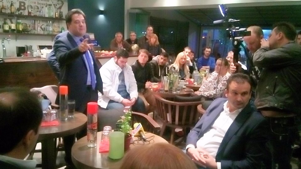 Το πούλμαν του Αδωνι έφτασε μέχρι την Ορεστιάδα [εικόνες] | iefimerida.gr 2