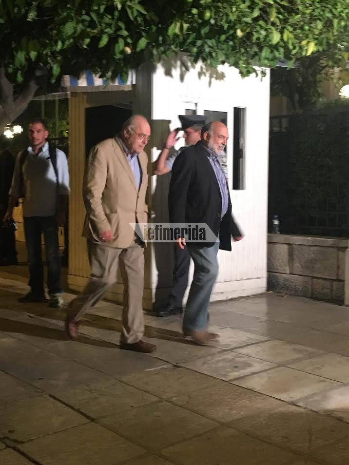 Τα καλά τους έβαλαν οι βουλευτίνες του ΣΥΡΙΖΑ -Ποτό, αντάρτικα και γέλια στο μπαλκόνι του Μαξίμου [εικόνες] | iefimerida.gr 18