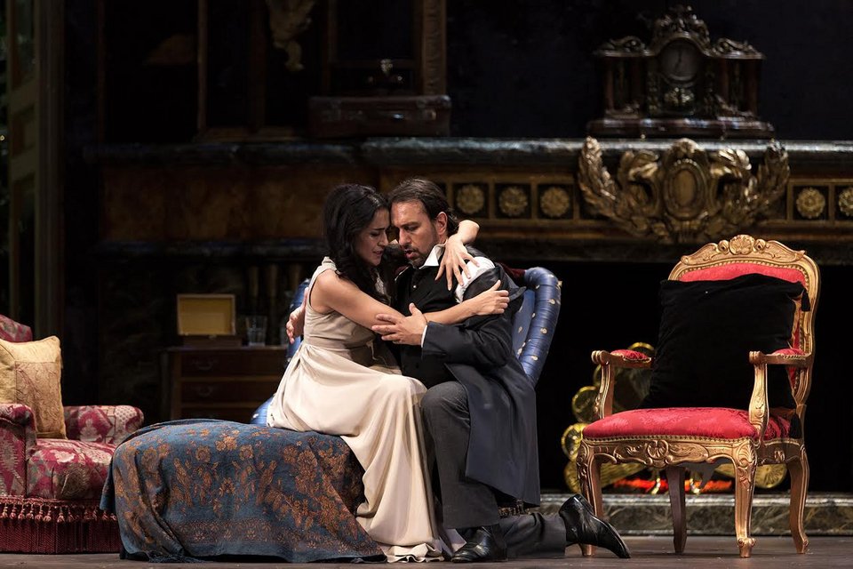 Τα αληθινά δάκρυα μιας σπουδαίας σοπράνο: Τι πραγματικά συμβαίνει στη σκηνή της Λυρικής με την Τραβιάτα [εικόνες] | iefimerida.gr 0