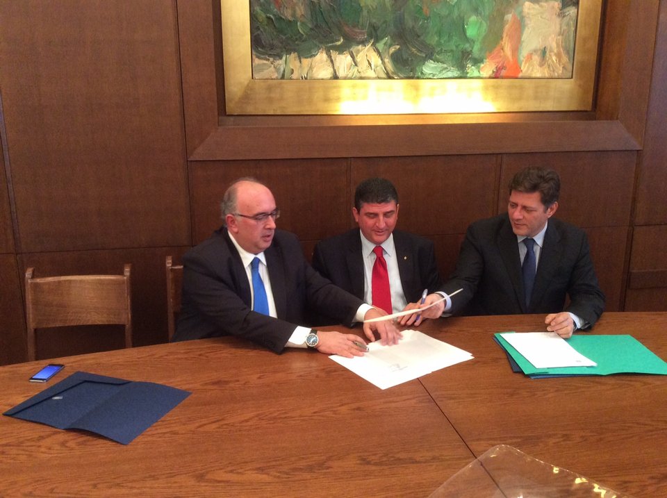 Επεσαν οι υπογραφές για το πρώτο υδατοδρόμιο στην Ελλάδα [εικόνες] | iefimerida.gr 1