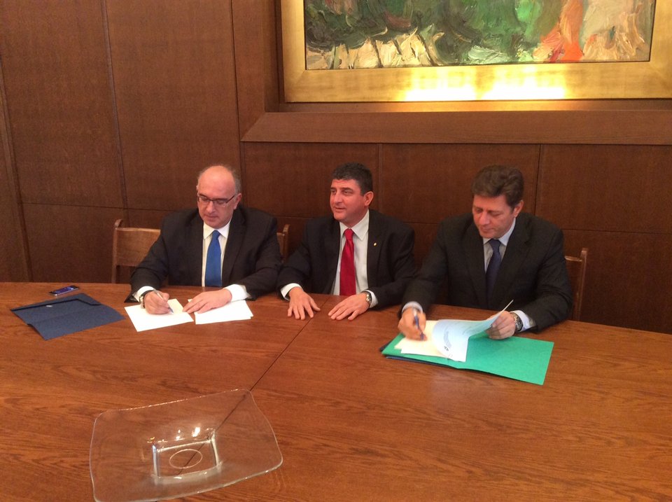 Επεσαν οι υπογραφές για το πρώτο υδατοδρόμιο στην Ελλάδα [εικόνες] | iefimerida.gr 2