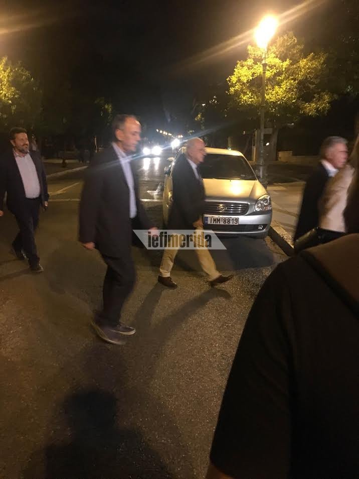 Τα καλά τους έβαλαν οι βουλευτίνες του ΣΥΡΙΖΑ -Ποτό, αντάρτικα και γέλια στο μπαλκόνι του Μαξίμου [εικόνες] | iefimerida.gr 14