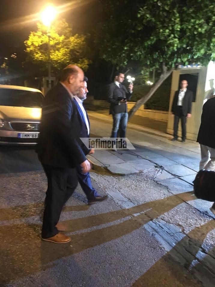 Τα καλά τους έβαλαν οι βουλευτίνες του ΣΥΡΙΖΑ -Ποτό, αντάρτικα και γέλια στο μπαλκόνι του Μαξίμου [εικόνες] | iefimerida.gr 15