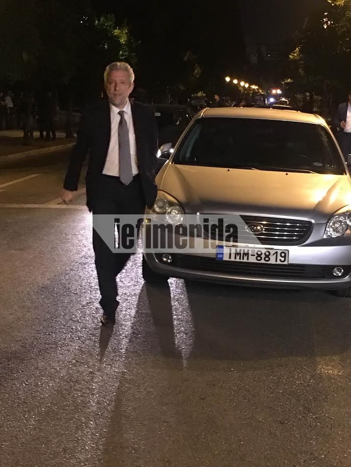 Τα καλά τους έβαλαν οι βουλευτίνες του ΣΥΡΙΖΑ -Ποτό, αντάρτικα και γέλια στο μπαλκόνι του Μαξίμου [εικόνες] | iefimerida.gr 22