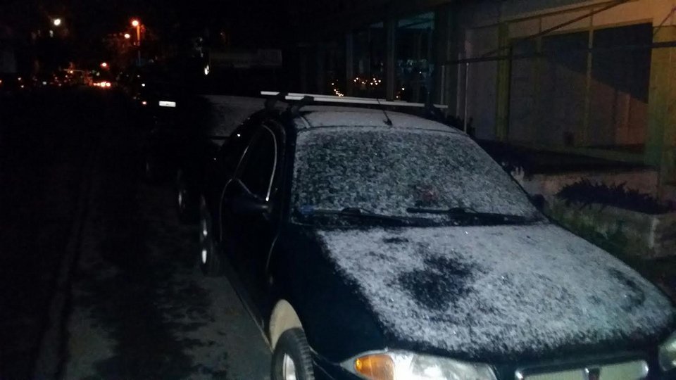 Σε κλοιό χιονιά η χώρα -Στον πάγο η Αττική | iefimerida.gr 1