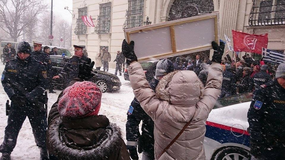 Χιονιάς και θερμή υποδοχή για τον Αλέξη Τσίπρα στη Βιέννη [εικόνες] | iefimerida.gr 4