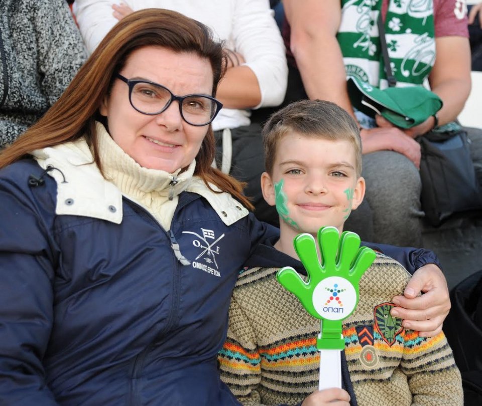 Παρουσία-έκπληξη του Νίκου Λυμπερόπουλου στην παιδική Κερκίδα ΟΠΑΠ [εικόνες & βίντεο] | iefimerida.gr 2