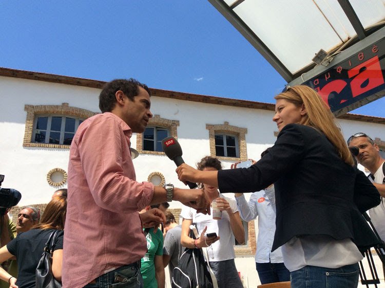 «Ναι» στο ευρώ και την Ευρώπη από τους «Πολίτες» [εικόνες] | iefimerida.gr 0