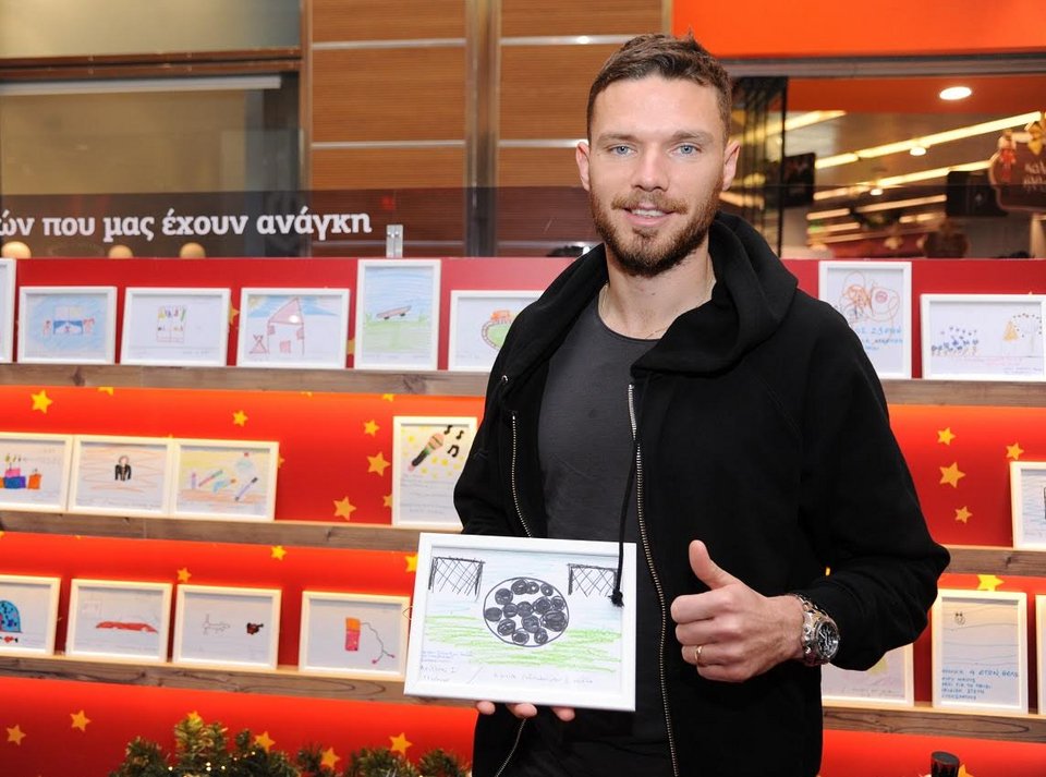 Ο Παναθηναϊκός μοιράζει Ευχοστολίδια και χαμόγελα στα παιδιά [εικόνες & βίντεο] | iefimerida.gr 1