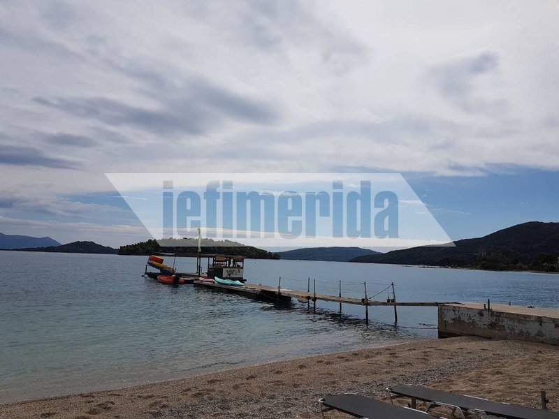 Τα κανό και τα υπόλοιπα water sports βρίσκονται στη θάλασσα