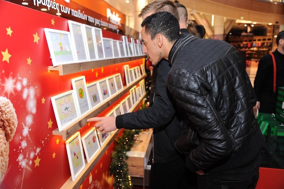 Ο Παναθηναϊκός μοιράζει Ευχοστολίδια και χαμόγελα στα παιδιά [εικόνες & βίντεο] | iefimerida.gr 0