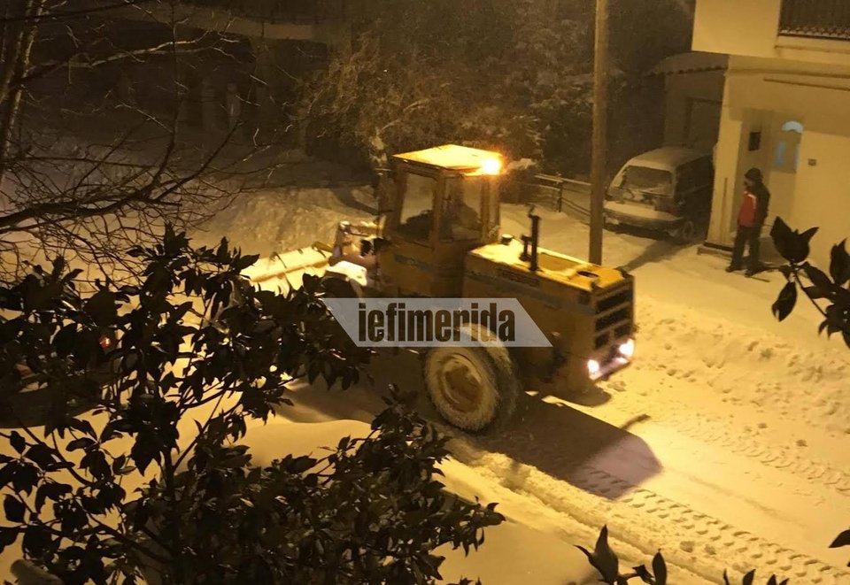 Στο έλεος του χιονιά η Ορεστιάδα: Αποκλεισμένα χωριά – Απαγόρευση κυκλοφορίας [εικόνες] | iefimerida.gr 0