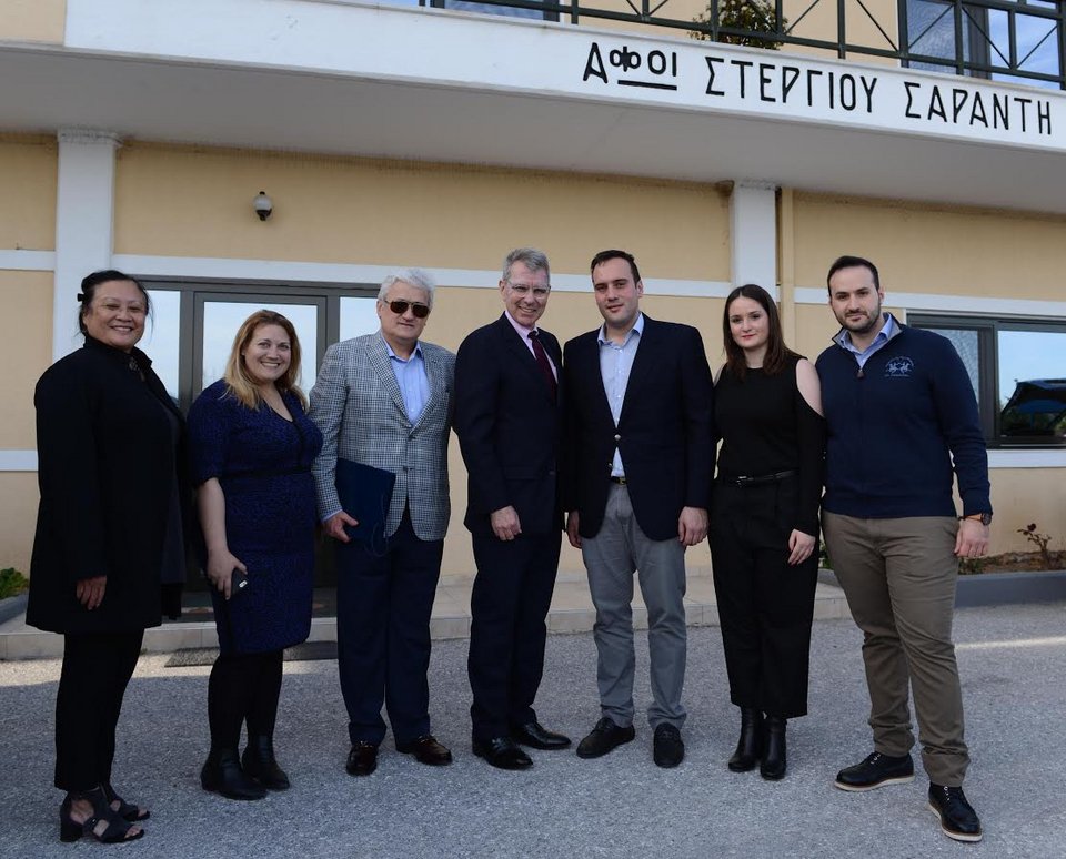 Επίσκεψη του Πρέσβη των ΗΠΑ στο εργοστάσιο ΤΥΡΑΣ των Ελληνικών Γαλακτοκομείων [εικόνες] | iefimerida.gr 2