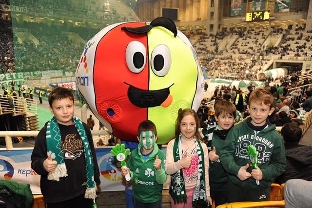 Η πιο δυνατή κερκίδα στο ντέρμπι των «αιωνίων»- Έκλεψε τις εντυπώσεις η παιδική Κερκίδα ΟΠΑΠ [εικόνες & βίντεο] | iefimerida.gr 2