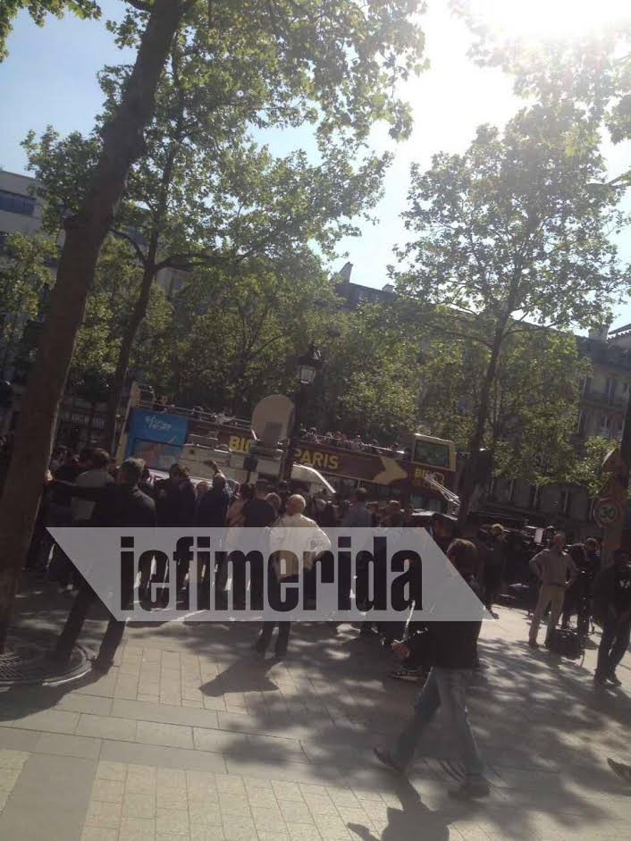 Παρίσι: Το iefimerida.gr στο σημείο που σκοτώθηκε ο αστυνομικός -Πολίτες αφήνουν λουλούδια [εικόνες&βίντεο] | iefimerida.gr 0