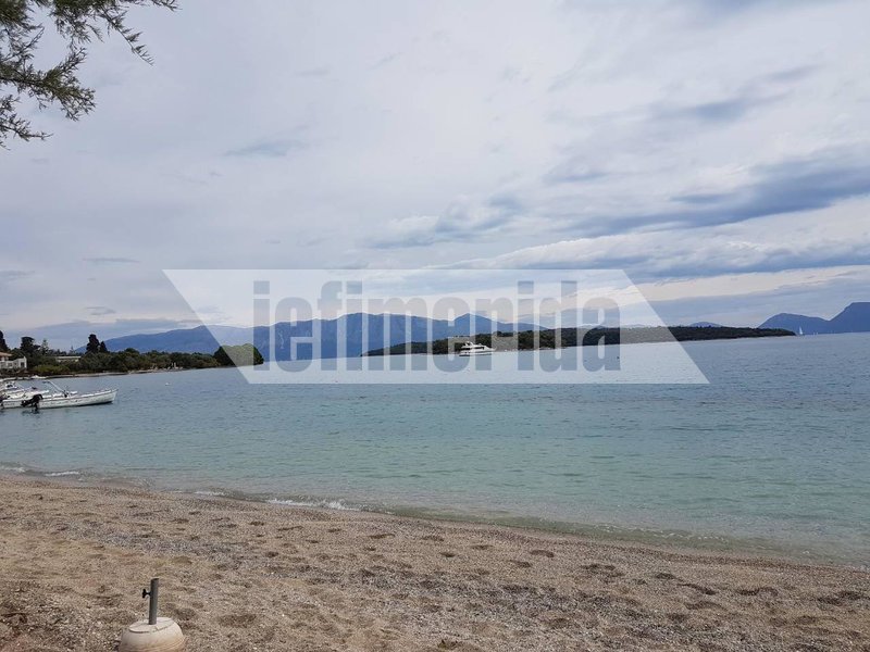 Λάδι η θάλασσα στη Λευκάδα