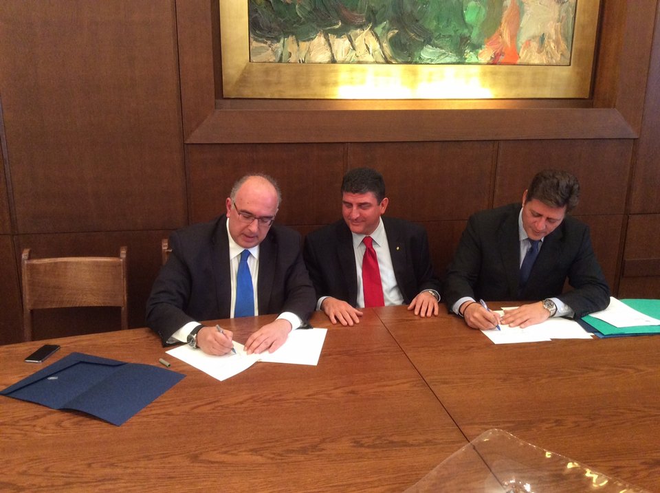 Επεσαν οι υπογραφές για το πρώτο υδατοδρόμιο στην Ελλάδα [εικόνες] | iefimerida.gr 0