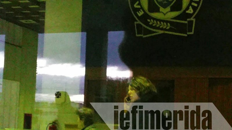 Η μητέρα, η αδελφή και υποστηρικτές της Πόλας Ρούπα στη ΓΑΔΑ [αποκλειστικές εικόνες] | iefimerida.gr 3