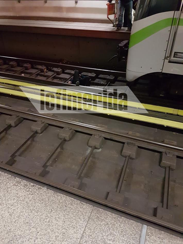 Ανδρας έπεσε στις γραμμές του Μετρό στο Σύνταγμα [εικόνες & βίντεο] | iefimerida.gr 2