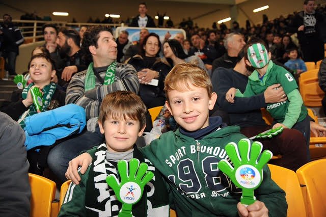 Η πιο δυνατή κερκίδα στο ντέρμπι των «αιωνίων»- Έκλεψε τις εντυπώσεις η παιδική Κερκίδα ΟΠΑΠ [εικόνες & βίντεο] | iefimerida.gr 3