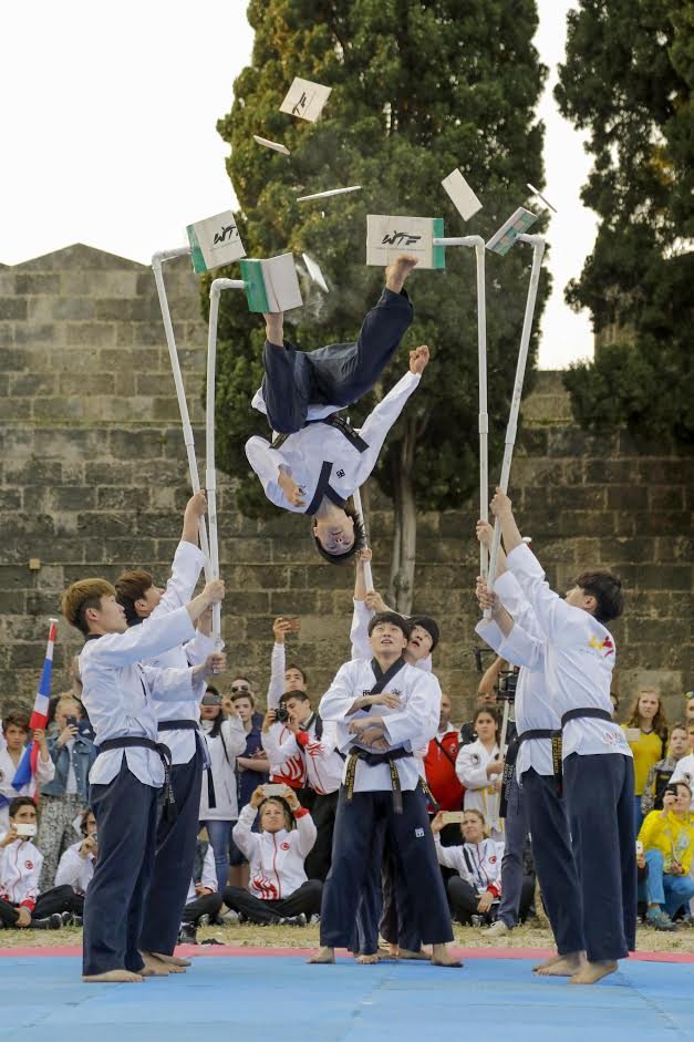Ρόδος: Ηχηρό μήνυμα ειρήνης στην τελετή έναρξης του 1ου WTF Παγκοσμίου πρωταθλήματος Taekwondo Beach [εικόνες] | iefimerida.gr 2