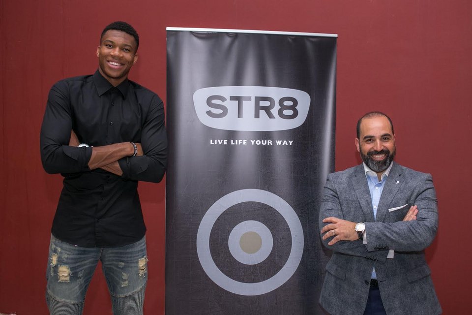 Γιάννης Αντετοκούνμπο και STR8 στο γήπεδο για τα επόμενα 5 χρόνια [εικόνες] | iefimerida.gr 4