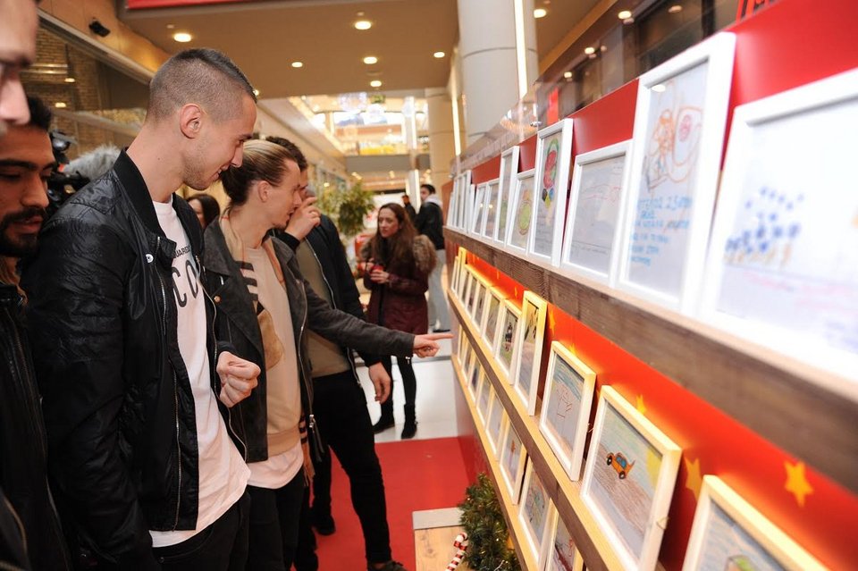 Ο Παναθηναϊκός μοιράζει Ευχοστολίδια και χαμόγελα στα παιδιά [εικόνες & βίντεο] | iefimerida.gr 4