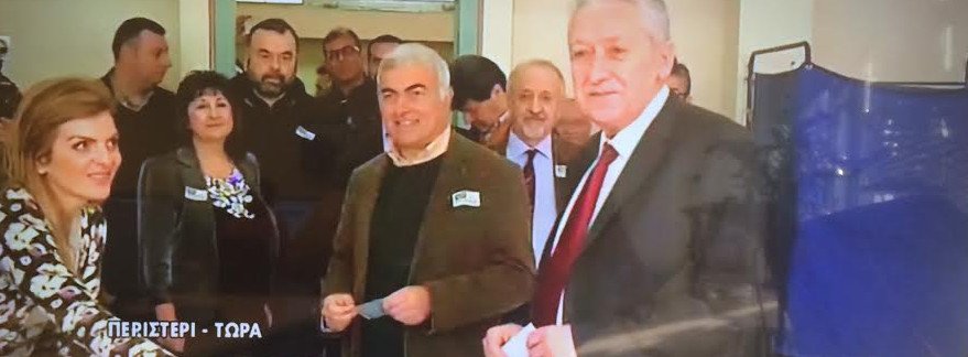 Μαζί με τον Χρυσόγελο ψήφισε ο Κουβέλης [εικόνα] | iefimerida.gr 0