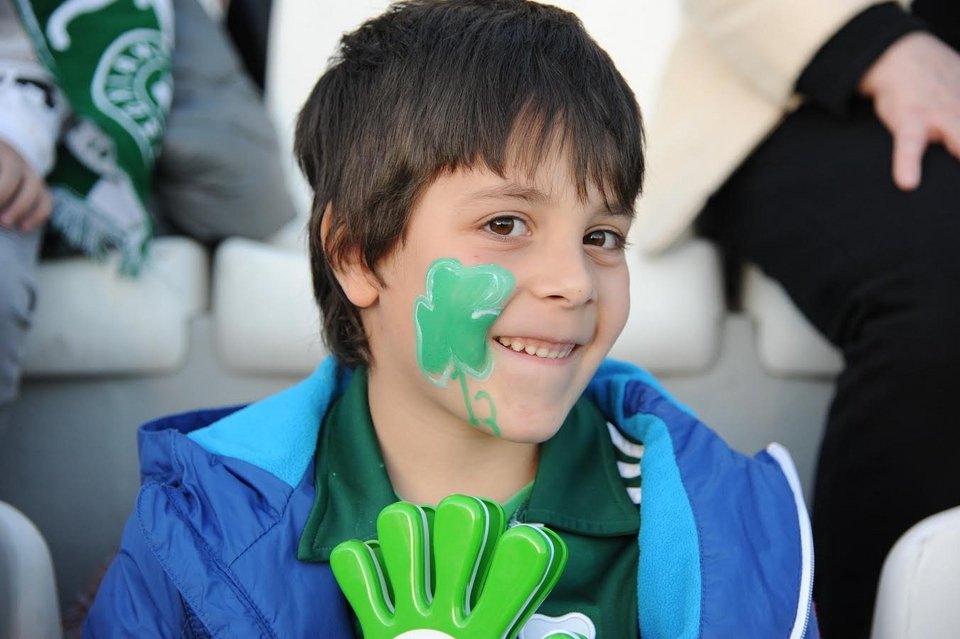 Παρουσία-έκπληξη του Νίκου Λυμπερόπουλου στην παιδική Κερκίδα ΟΠΑΠ [εικόνες & βίντεο] | iefimerida.gr 5