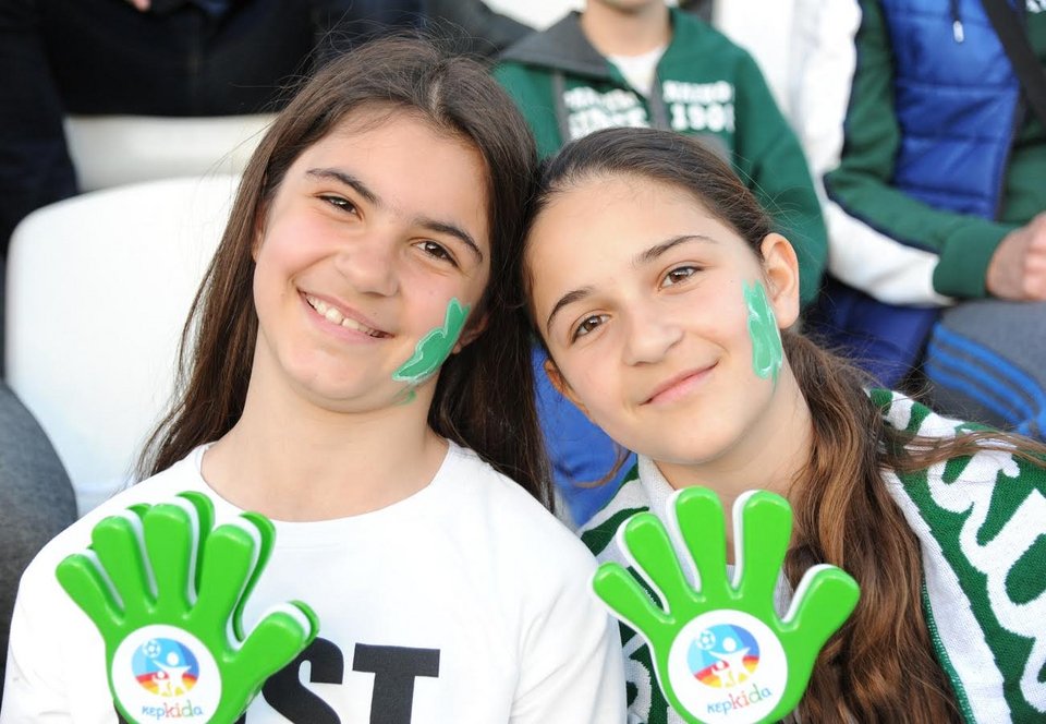 Παρουσία-έκπληξη του Νίκου Λυμπερόπουλου στην παιδική Κερκίδα ΟΠΑΠ [εικόνες & βίντεο] | iefimerida.gr 3