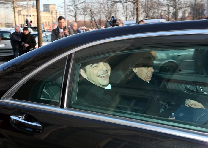 Το tweet του Τσίπρα μετά τη συνάντηση με Μέρκελ: Μας γέμισε δύναμη η συγκέντρωση Ελλήνων-Γερμανών [εικόνες & βίντεο] | iefimerida.gr 2