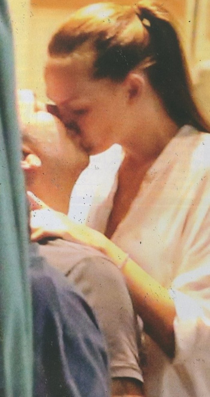 Το «καυτό» φιλί Ρέμου-Μπόσνιακ [εικόνες] | iefimerida.gr 0