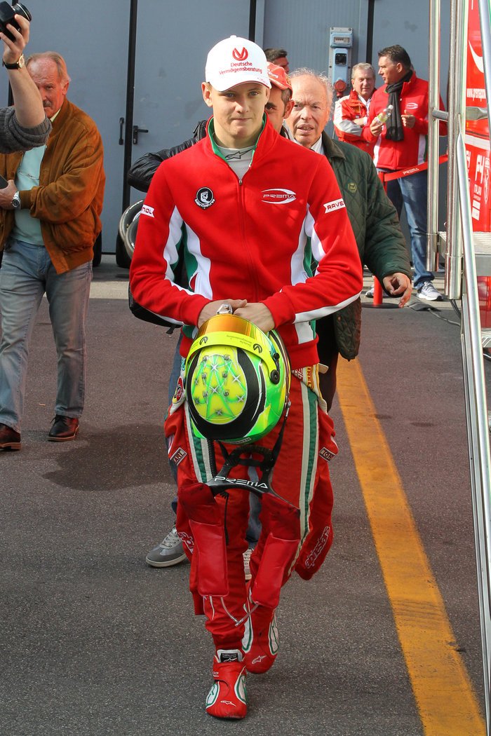 Ο 17χρονος Σουμάχερ αρχίζει να μοιάζει με τον Μίκαελ – Η σπάνια δημόσια εμφάνιση της γυναίκας του [εικόνες] | iefimerida.gr 0