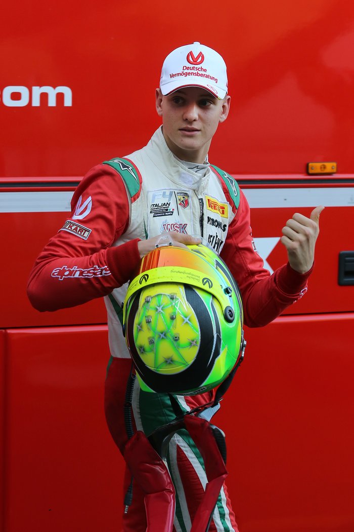 Ο 17χρονος Σουμάχερ αρχίζει να μοιάζει με τον Μίκαελ – Η σπάνια δημόσια εμφάνιση της γυναίκας του [εικόνες] | iefimerida.gr 2