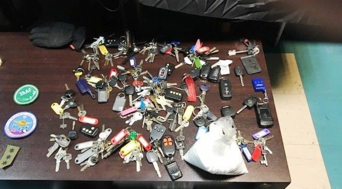 Στη... φάκα ο «χρυσοδάκτυλος» των βορείων προαστίων -Εκλεβε δημόσιες υπηρεσίες και διέπραττε απάτες | iefimerida.gr 0