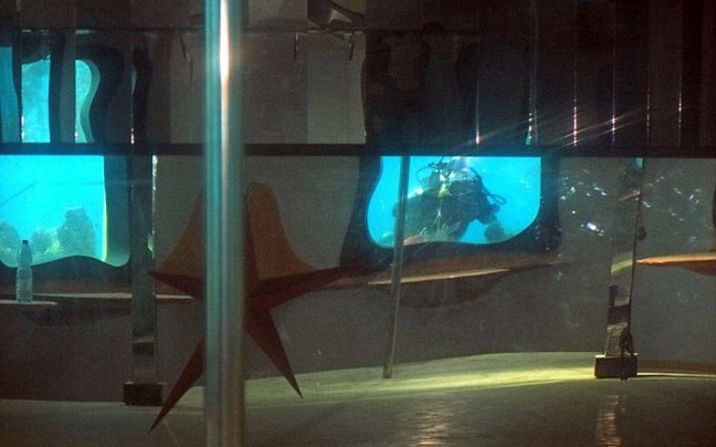 Υποβρύχιο στριπτιτζάδικο στο Ισραήλ ανακάλυψε δύτης [εικόνες] | iefimerida.gr 0