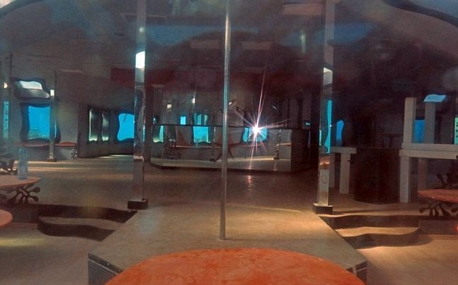 Υποβρύχιο στριπτιτζάδικο στο Ισραήλ ανακάλυψε δύτης [εικόνες] | iefimerida.gr 2