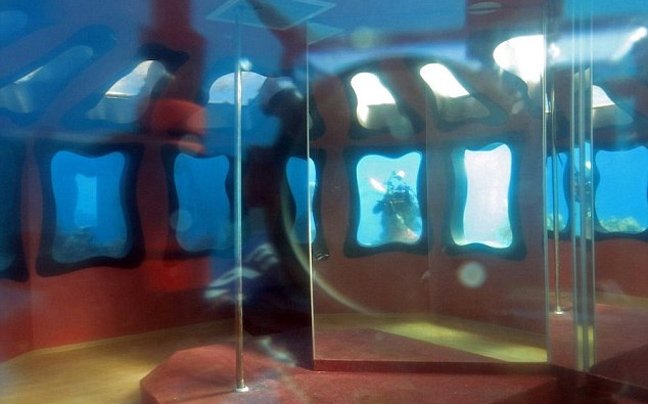 Υποβρύχιο στριπτιτζάδικο στο Ισραήλ ανακάλυψε δύτης [εικόνες] | iefimerida.gr 3